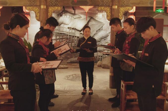 九宮格火鍋加盟店，如何合理為員工安排工作？