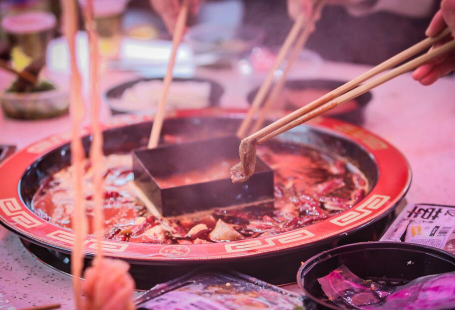 宜昌開(kāi)火鍋加盟店，如何讓顧客贊不絕口？