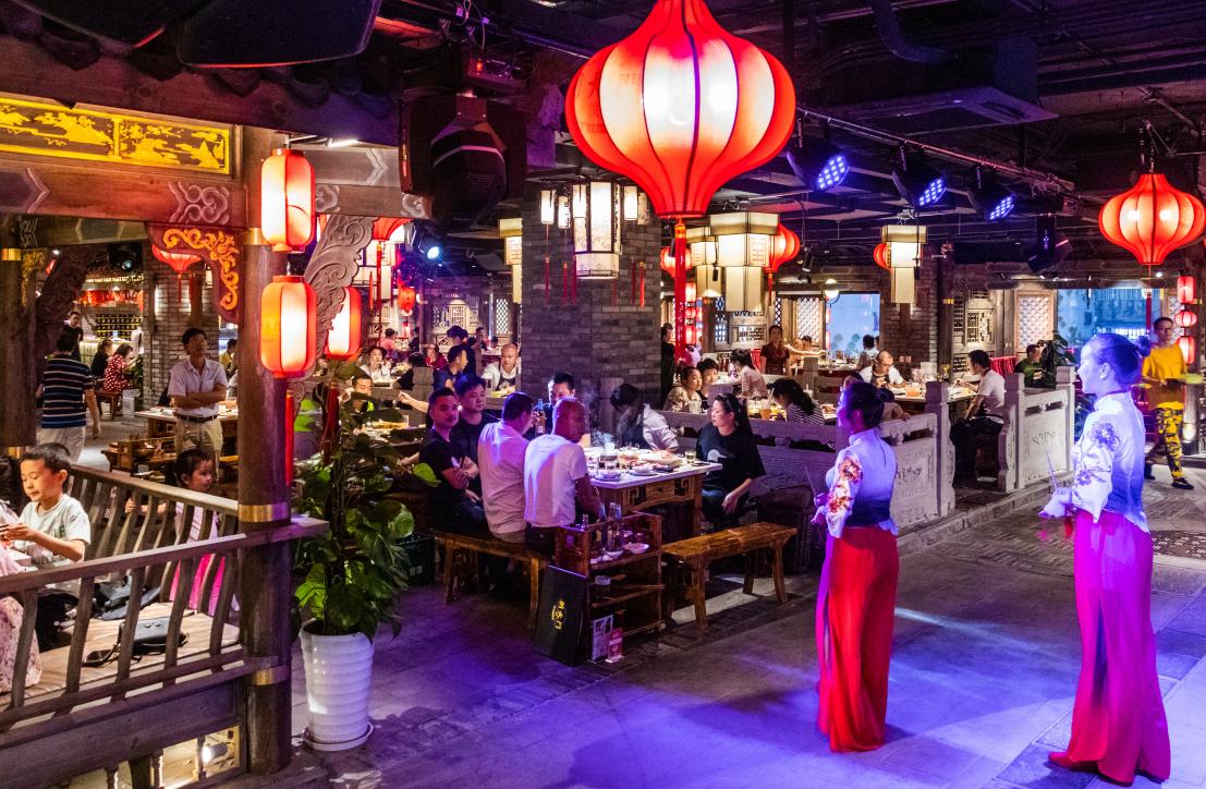 黑河開火鍋加盟店，選明星店還是老品牌？