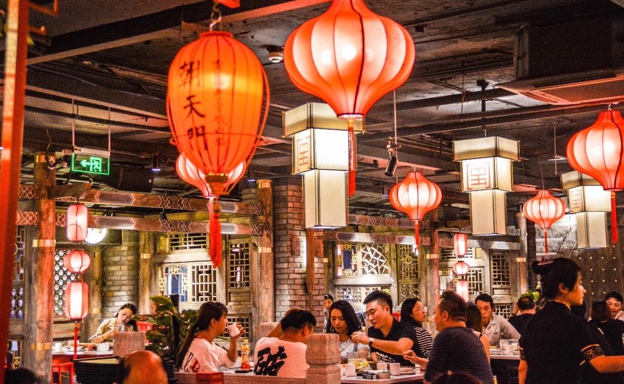 疫情下餐飲店火爆排隊(duì)，經(jīng)營秘訣是什么？