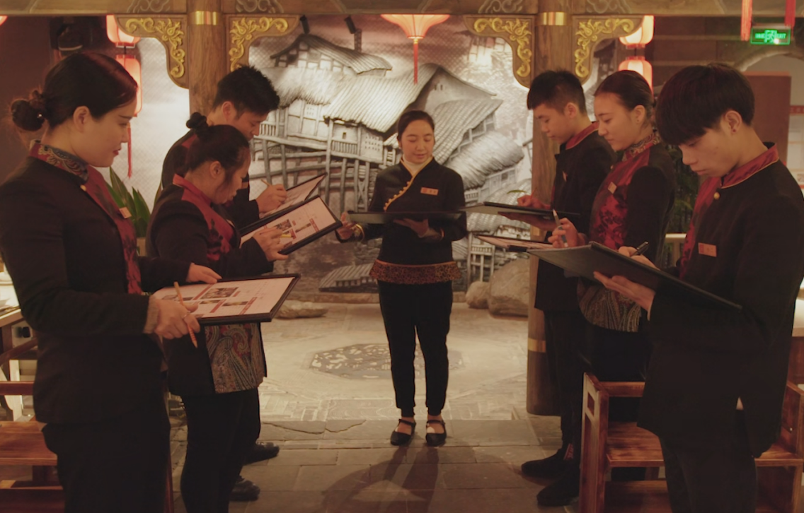 為什么大學(xué)生寧愿沒(méi)工作，也不愿意去當(dāng)服務(wù)員？