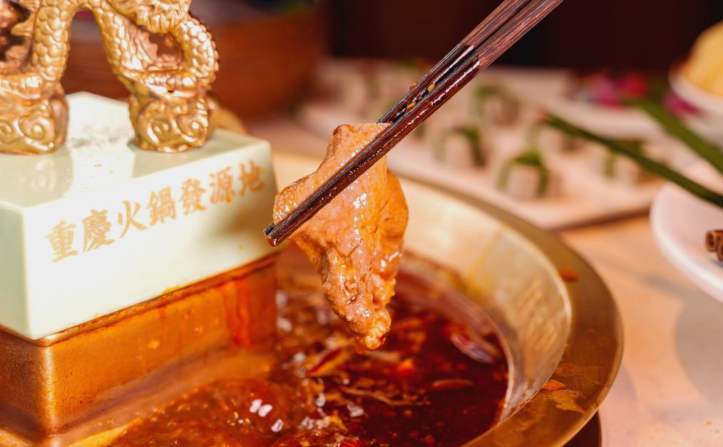 火鍋耙牛肉，好吃得不得了，難怪們店賣斷貨！