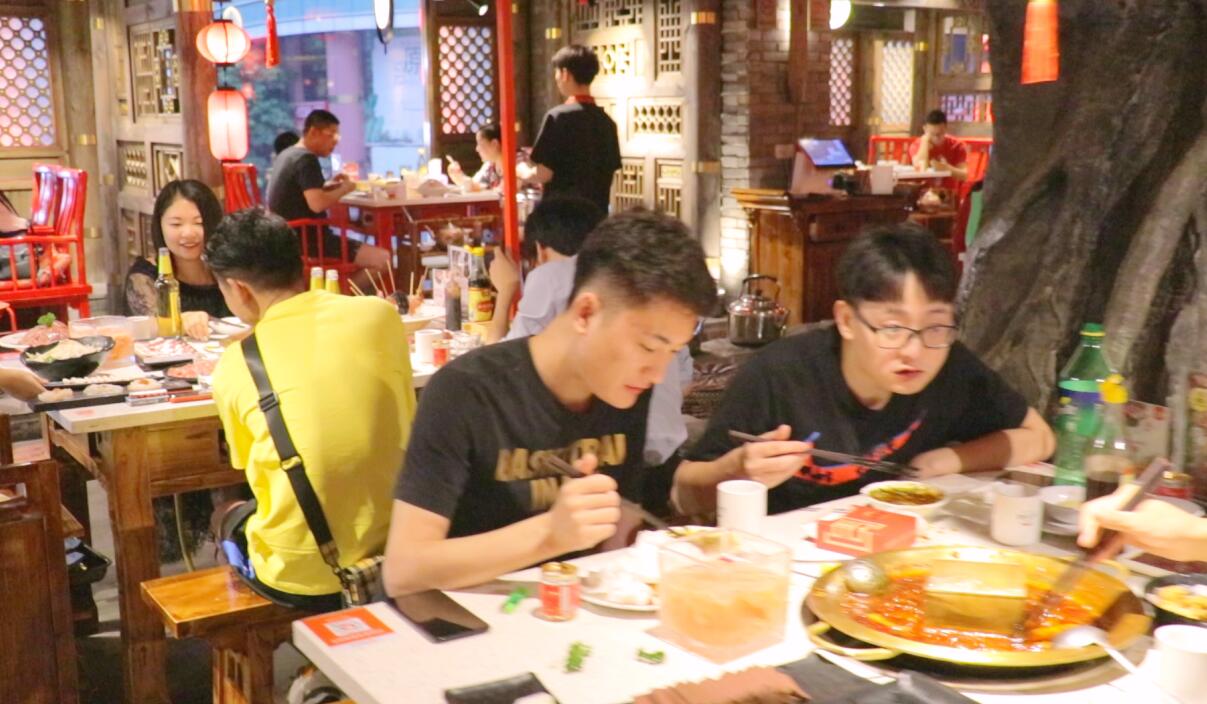 為什么干餐飲這么難？火鍋加盟有何優(yōu)勢？